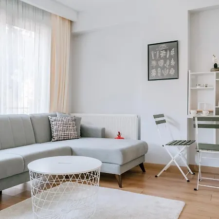 Apartment Chic Flat W Balcony 5 Min To Moda Coast In Kadikoy